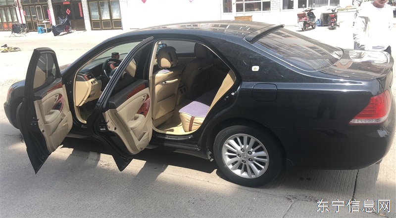 07年12代丰田皇冠