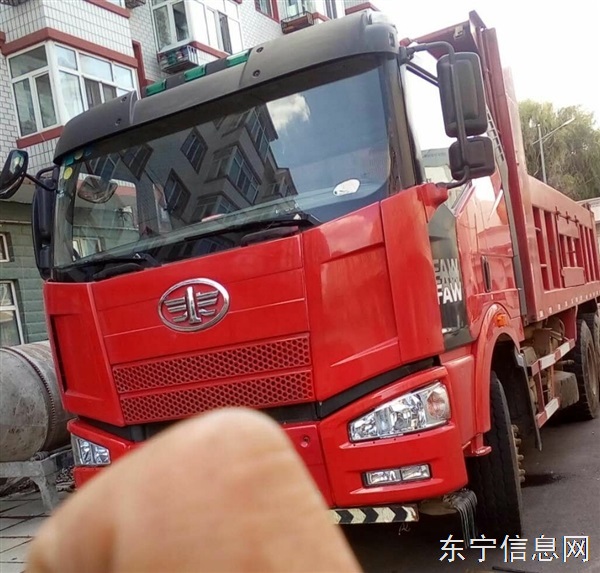 解放J6后八轮自卸车